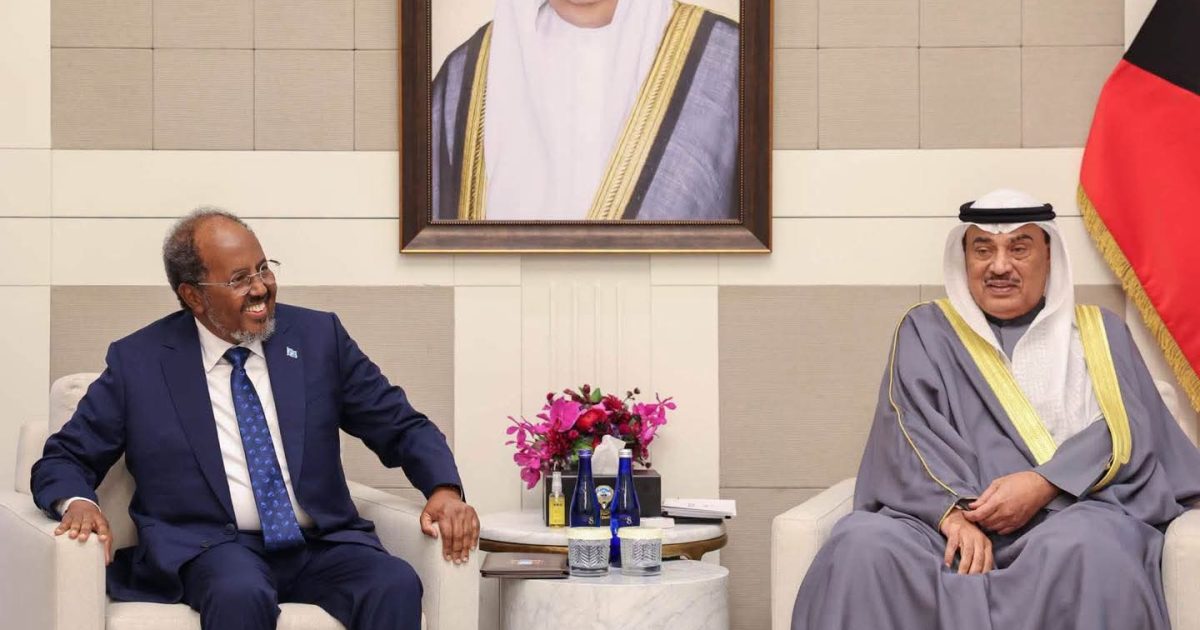 MADAXWEYNE XASAN SHEEKH OO KULAN DOCEED LA QAATAY DHAXAL-SUGAHA KUWAIT
