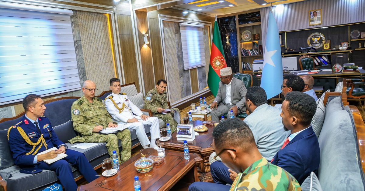 Wasiirka Gaashaandhigga XFS oo qaabilay Wafdi ka socday TurkSom