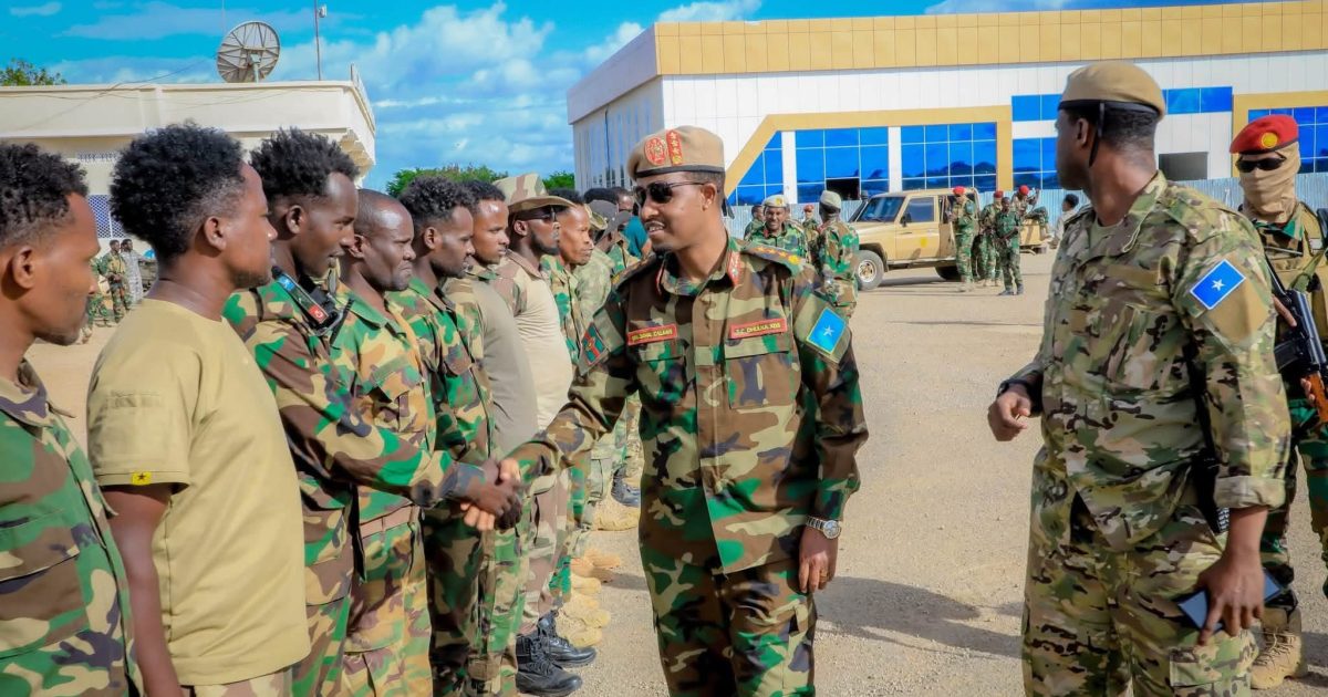 Taliyaha Ciidanka Dhulka XDS oo booqasho dhiirrigelin ah ugu tagay Ciidamada ku sugan Baydhabo