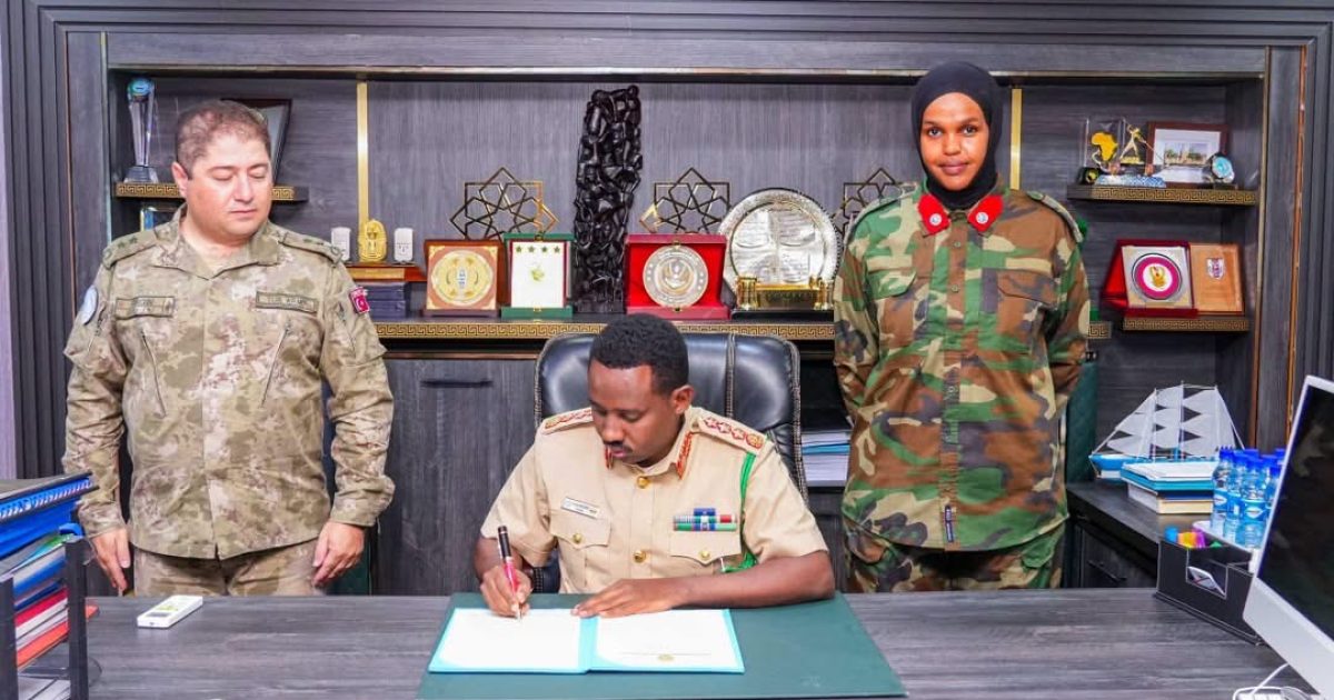 Taliyaha CXDS oo saxiixay Sharciga Ka Hortagga iyo Wax-ka-qabashada Tacaddiyada ka dhanka ah Haweenka Xilliyada Colaadaha