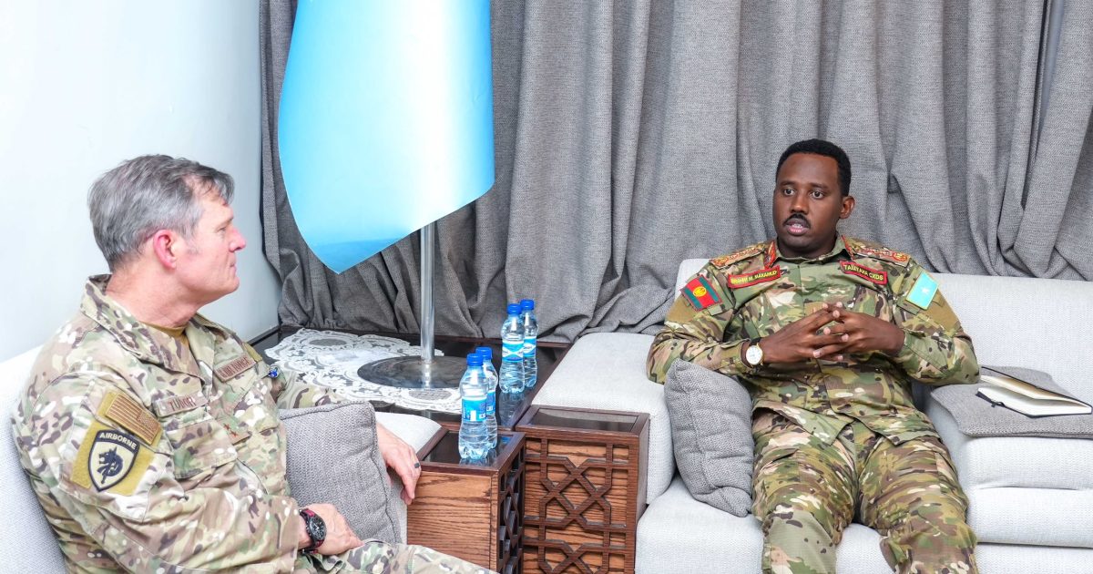 Taliyaha Ciidanka Xoogga Dalka oo qaabilay Taliyaha Hawlgallada Gaarka Mareykanka ee Qaaradda Africa