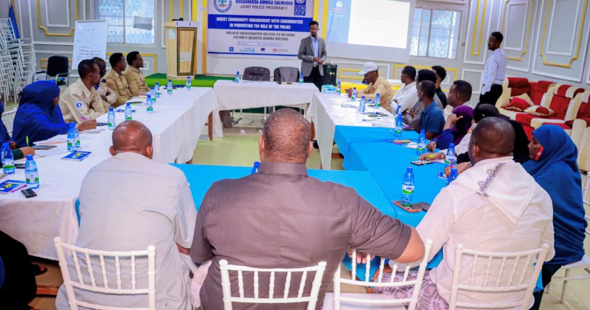 Wasaaradda Amniga Galmudug oo qabatay tababar ku saabsan xoojinta wada-shaqeynta Booliska iyo Bulshada