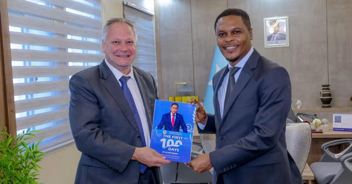 Wasiirka Warfaafinta oo la kulmay Lataliyaha Barnaamijka La-dagaallanka Argagixisada ee Bariga Africa